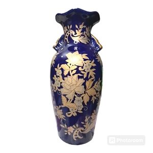 Asian Chinese vintage cobalt blue and gold floral design vase